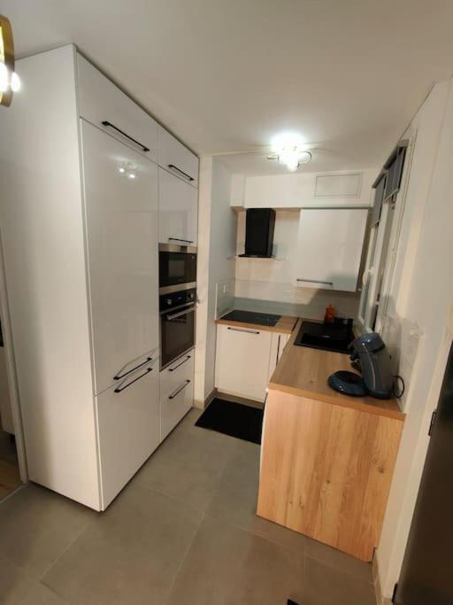Joli Appartement Au Pied Du Tramway Bezons Kültér fotó