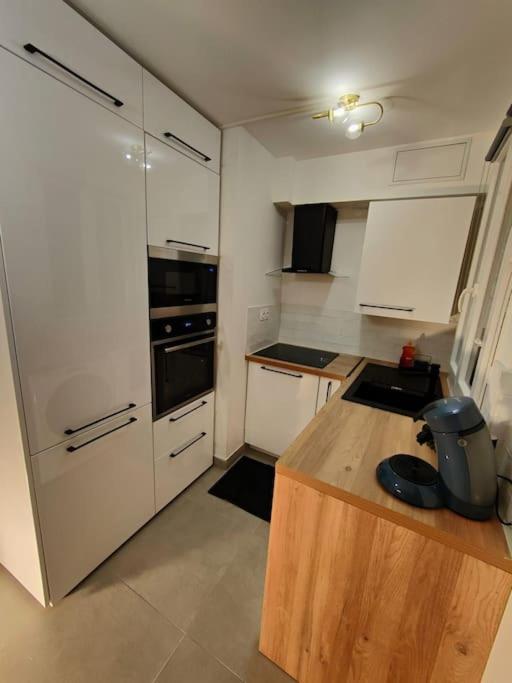 Joli Appartement Au Pied Du Tramway Bezons Kültér fotó